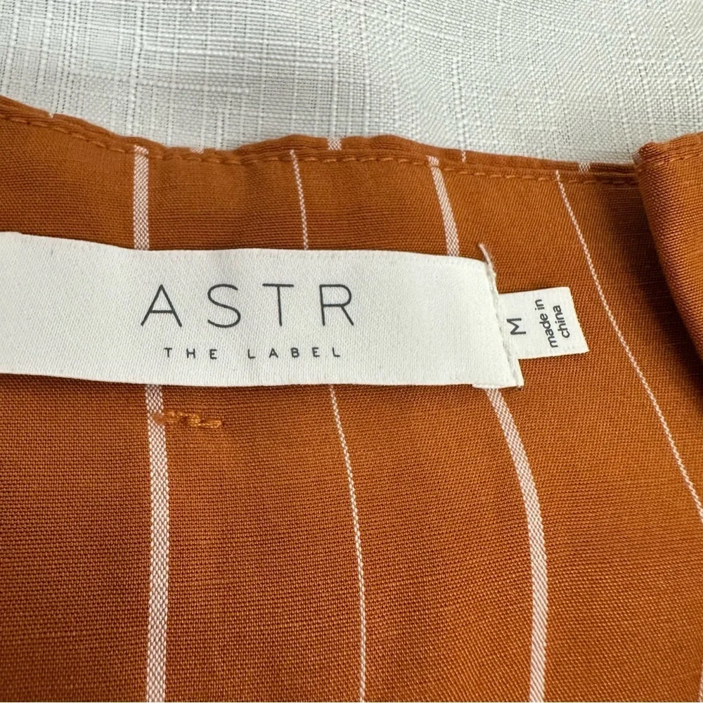 ASTR The Label size Medium Neo Rust High Waist Pleated Pinstripe Crop Pants